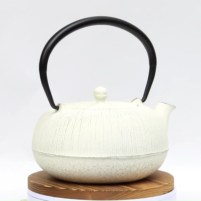 南部铁器 茶壶 平丸千筋 0.7L 金白色 日本制 - 茶具/茶杯 - 其他金属 白色