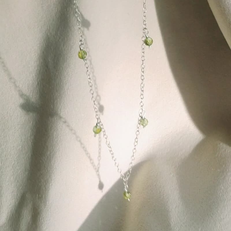 SV925/14KGF 果实累累 Olivine 迷你橄榄石项链 锁骨链 Peridot - 项链 - 水晶 绿色