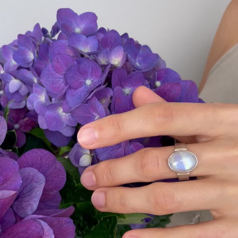 Moonstone silver ring, moonstone ring, rainbow moonstone, june birthstone ring, - 戒指 - 银 银色