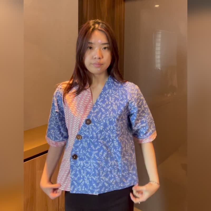 印尼蜡染斜襟拼接花布上衣 ANIKA - 粉红蓝 - ANI003 - 女装上衣 - 棉．麻 蓝色