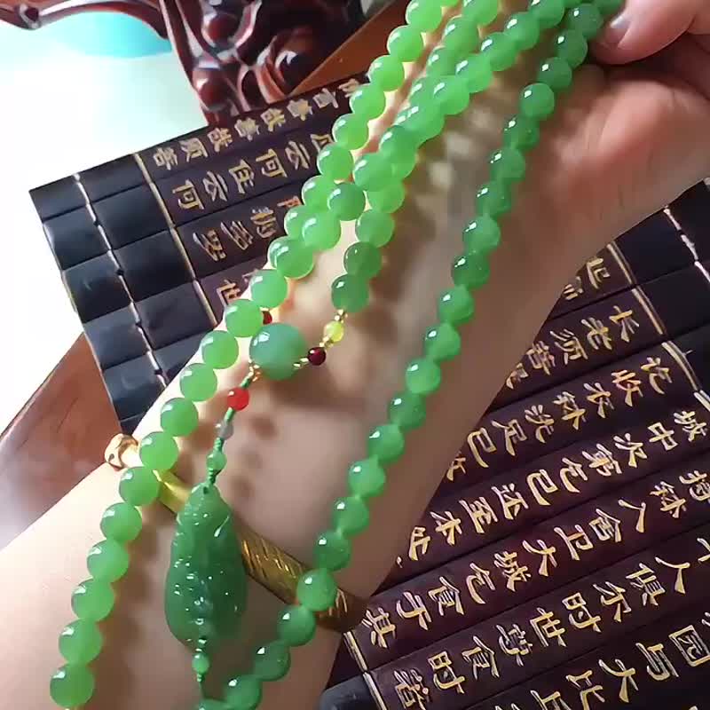和田碧玉果绿色8毫米 108颗佛珠 朝珠 项链 搭配天然碧玉招财兽 - 手链/手环 - 水晶 