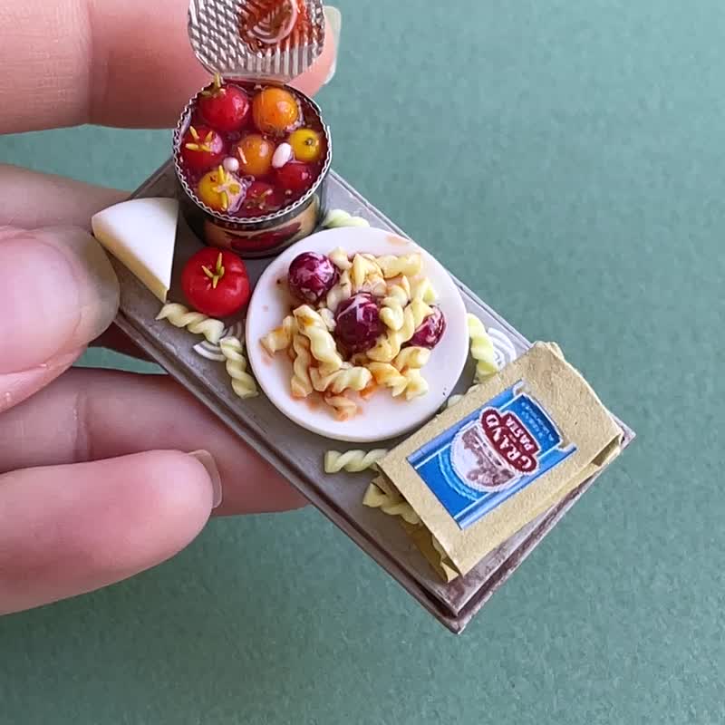 Miniature set of pasta with tomatoes - 玩偶/公仔 - 其他材质 多色