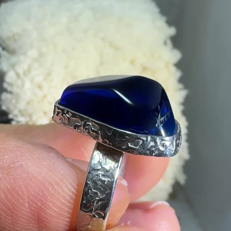 6.6号尺寸戒指 蓝琥珀戒指 独特造型 手工制作纯银戒指 - 戒指 - 半宝石 蓝色