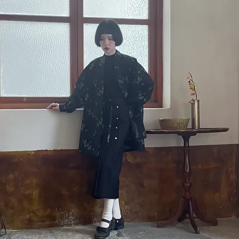 黑白提花 新中式日系復古提花外套  冬季中長款寬松V型開衫上衣 - 女装休闲/机能外套 - 聚酯纤维 黑色