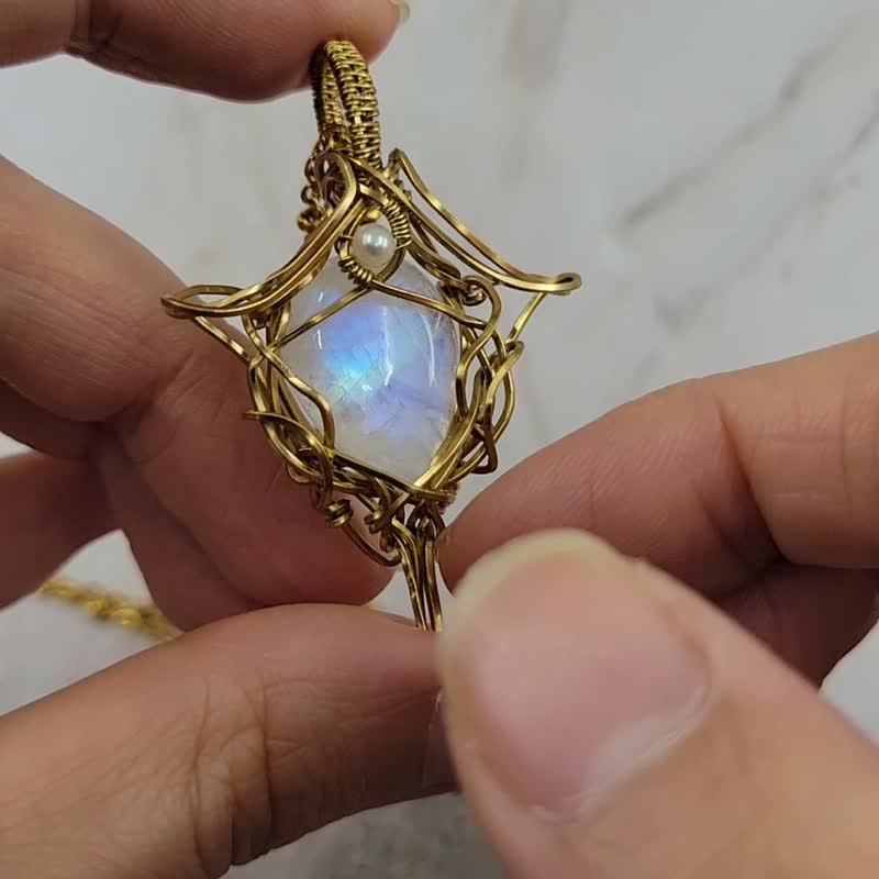 手工绕线 蓝光月亮石 魔法感 颈链 - 项链 - 其他金属 