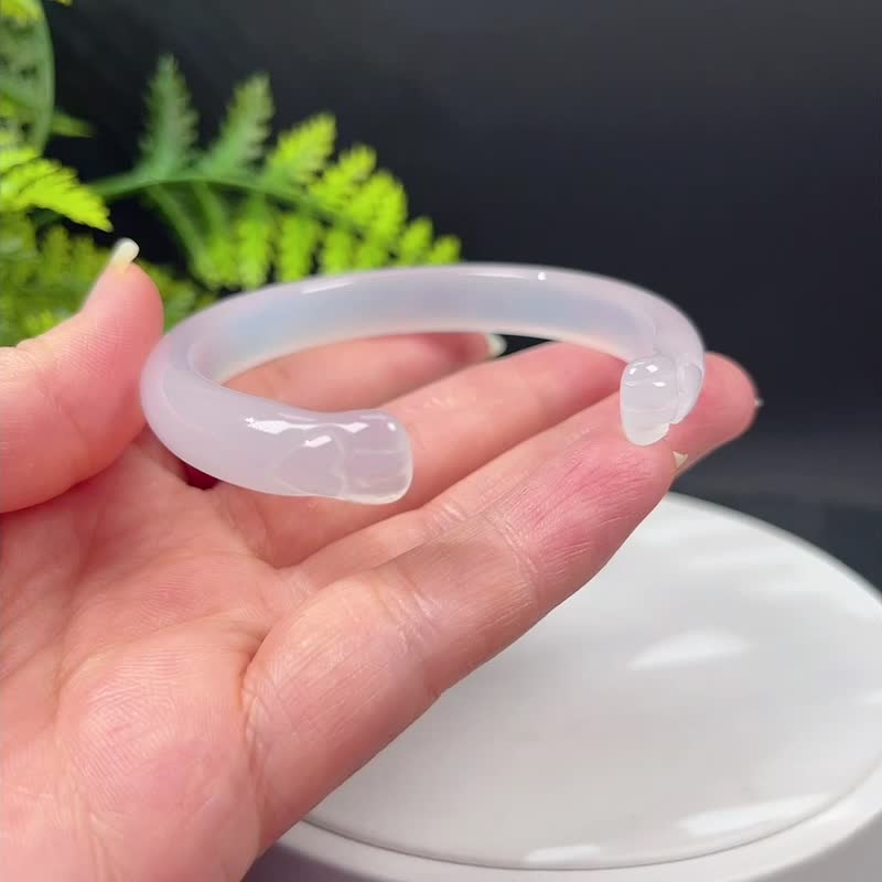 冰润白玛瑙猫爪手镯58+MM 开口镯起光玉髓手环 清新细腻 皓白如凡 - 手链/手环 - 半宝石 白色