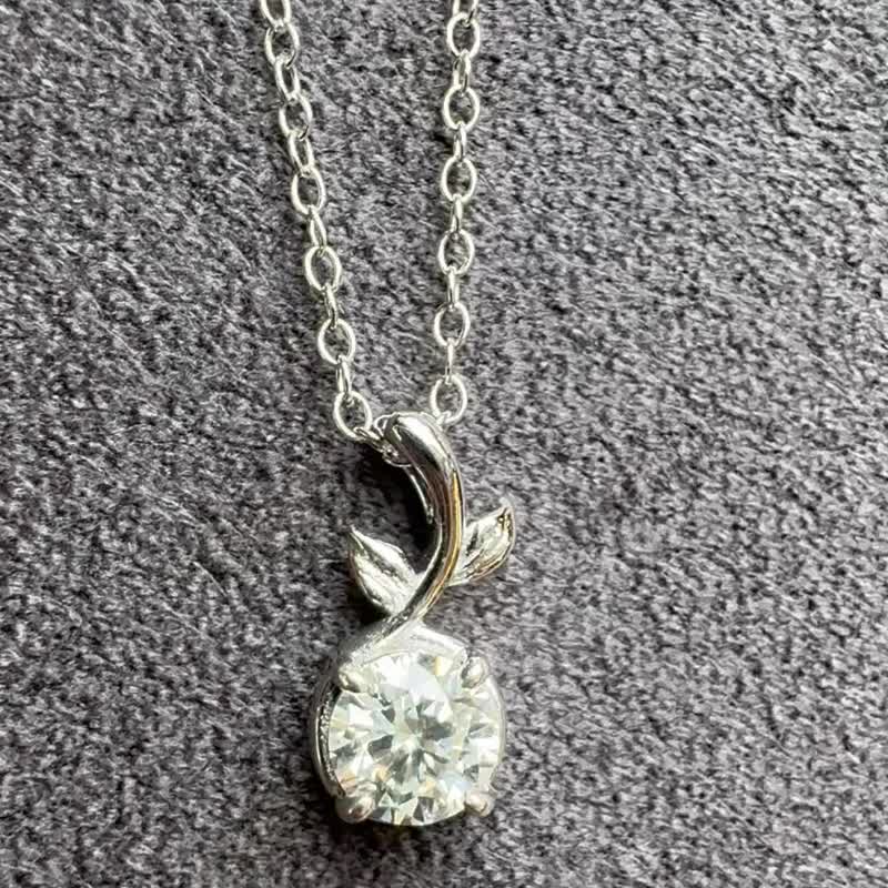 藤蔓之光 0.5ct 八心八箭莫桑钻项链 925 纯银锁骨链自然系轻珠宝 - 项链 - 银 