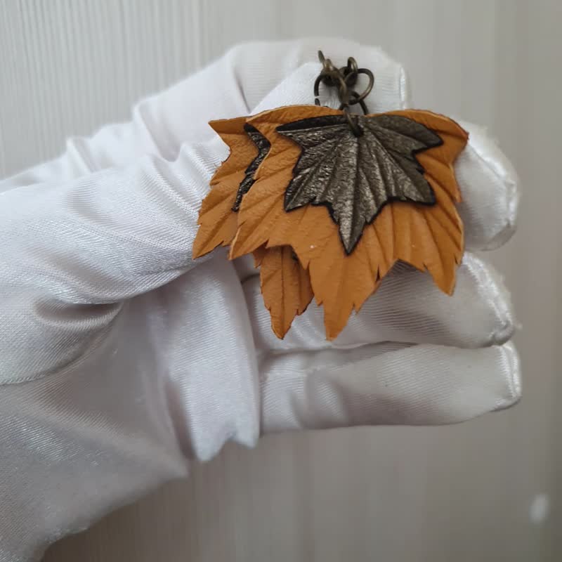 耳環 bronze color leather earrings for her Leather women's jewelry - 耳环/耳夹 - 真皮 金色