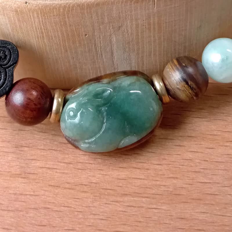 珠串雕刻手链 吉祥灵巧(兔子)褐皮缅甸玉+檀木+绿松石+木化玉+铜 - 手链/手环 - 玉石 绿色