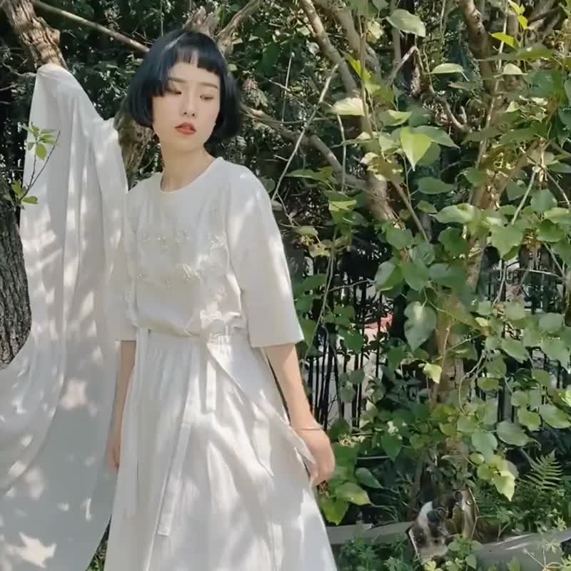 白色 純棉提花 立体小花T恤 可愛日式学院风Lolita寬鬆短袖上衣 - 女装 T 恤 - 棉 白色