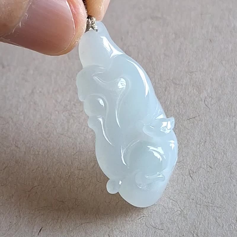 翡翠九尾狐吊坠 | 天然缅甸翡翠 | 玉器玉坠 - 项链 - 玉石 白色