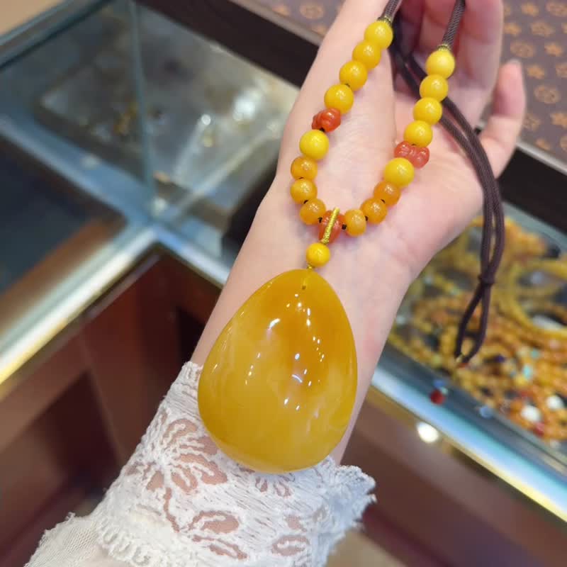 收藏级 天然俄料蜜蜡水滴吊坠 满蜜鸡油黄 天然流动纹 蜡质浓厚 - 项链 - 宝石 