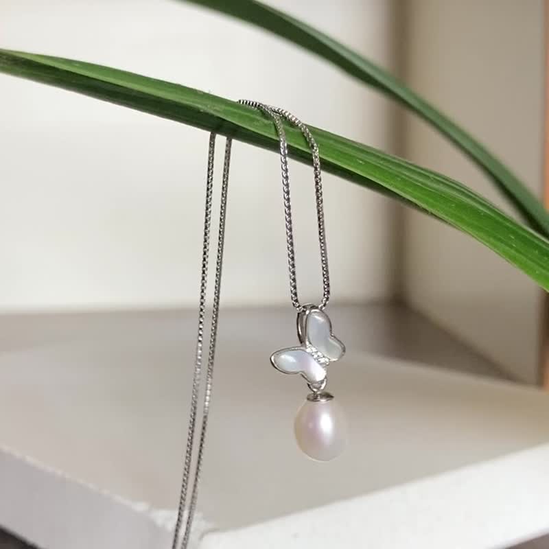 【翩翩】天然淡水珍珠 贝母蝴蝶 全925纯银颈链 (银/金/玫瑰金) - 项链 - 纯银 金色