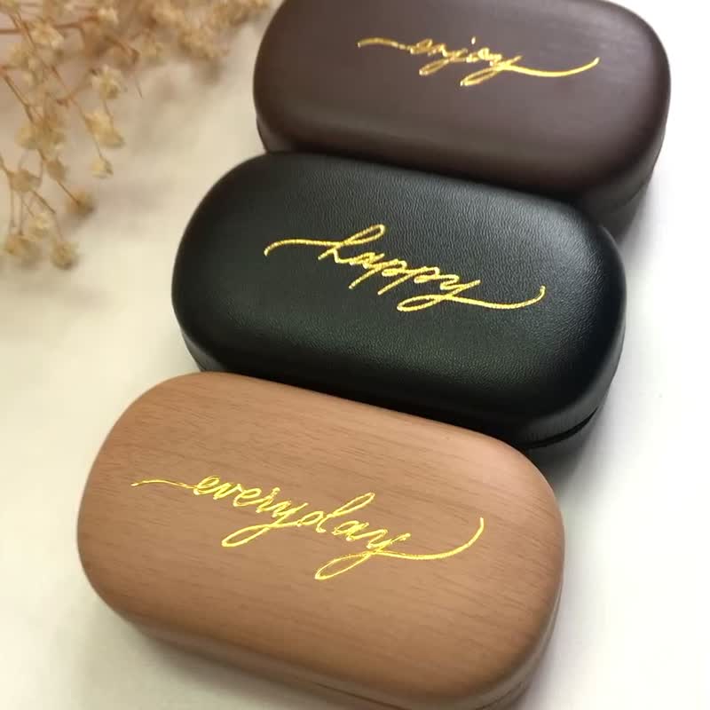 【客制】收放可折式眼镜迷你盒 充电线盒 烫金字 定制 定制化 - 收纳用品 - 其他材质 黑色