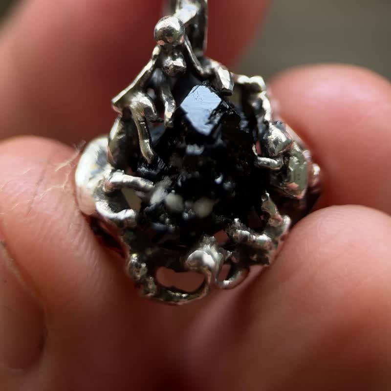 纯银项链 / 纳米比亚黑碧玺原矿/墨之守护 - 项链 - 纯银 黑色