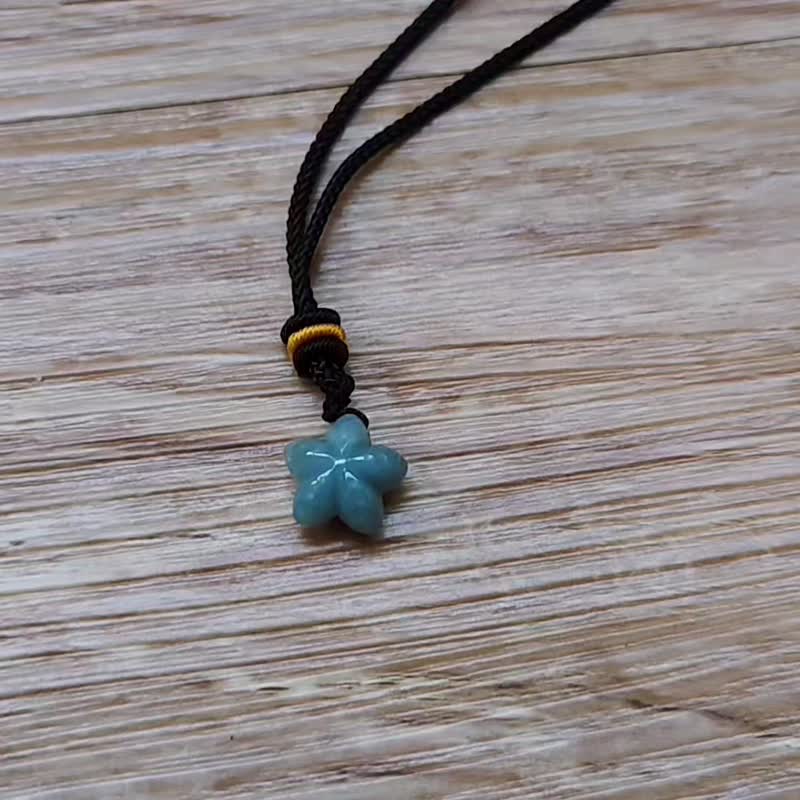 亲翠 天然瓜地翡翠 冰蓝紫渐层飘花无事牌调整式绳链 - 项链 - 玉石 多色