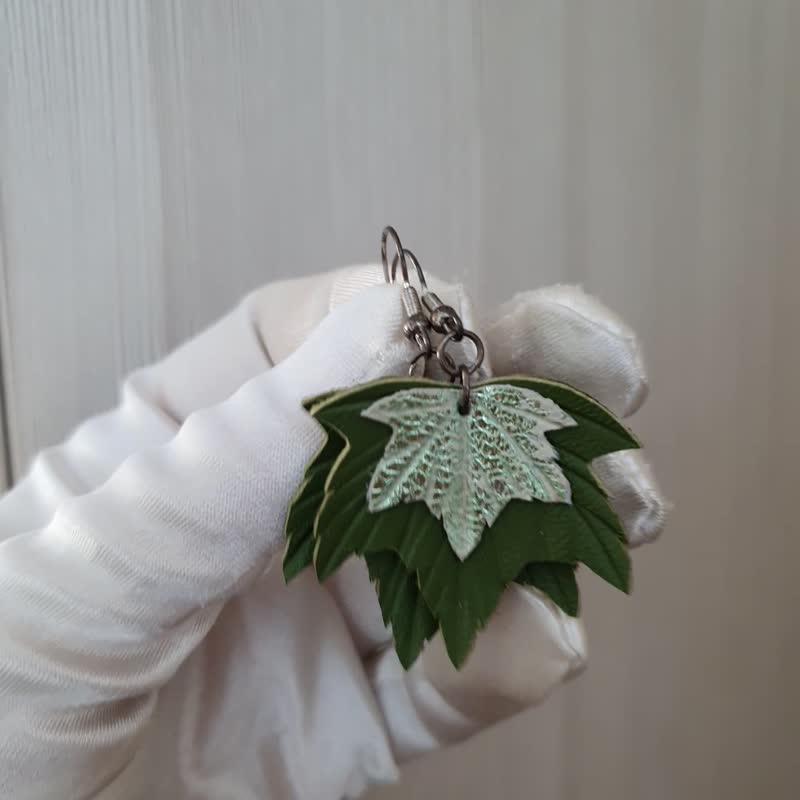 耳環 green leather earrings for her Leather women's jewelry - 耳环/耳夹 - 真皮 绿色