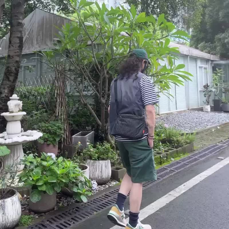潮流复古格纹斜挎包大容量多口袋通勤包轻便出行男女同款挎包 - 侧背包/斜挎包 - 尼龙 黑色