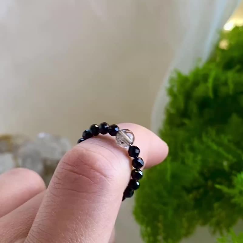 贴身侍卫原创水晶弹性钢圈戒指 – 黑尖晶石 闪灵钻 - 戒指 - 水晶 黑色