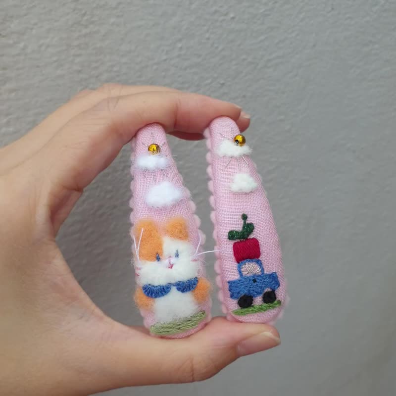 猫咪与天空刺绣发夹组（两入），儿童发夹，送礼自用皆宜 - 发饰 - 亚麻 粉红色