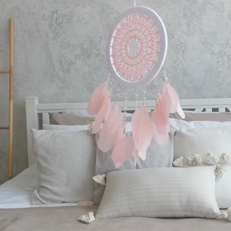 Pink dream catcher for girl | Pink white nursery decor | ตาข่ายดักฝันสีชมพู - 墙贴/壁贴 - 绣线 粉红色