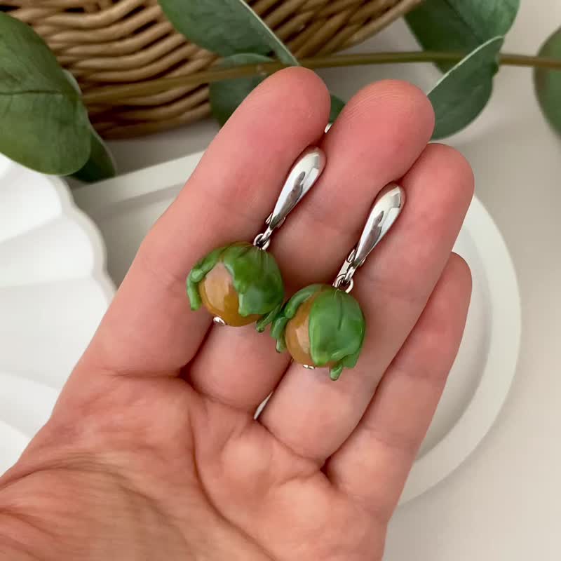 夏日自然系饰品：手工绿色耳环搭配英式锁扣 - 耳环/耳夹 - 纯银 绿色