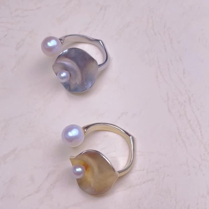 【品牌设计款最佳礼物】纯银金色海浪 天然双珍珠 戒指/开口戒 - 戒指 - 珍珠 金色