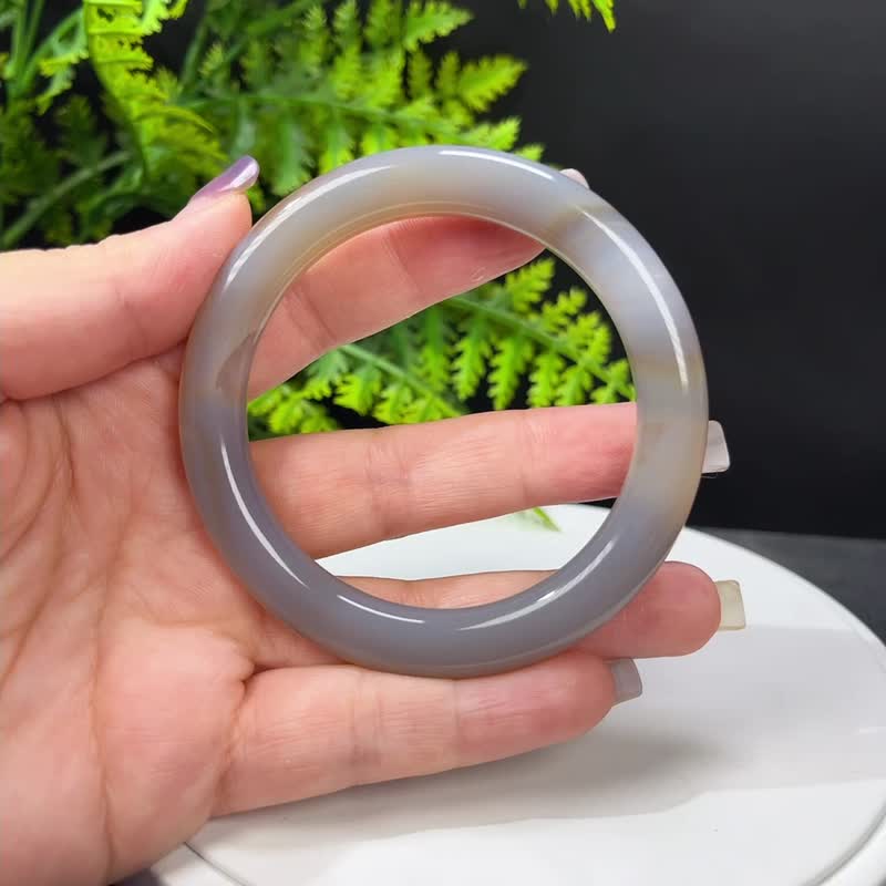 天然 棕灰玛瑙手镯 57MM 冰润渐变起光圆条玉髓手环 甜美俏丽雅致 - 手链/手环 - 半宝石 