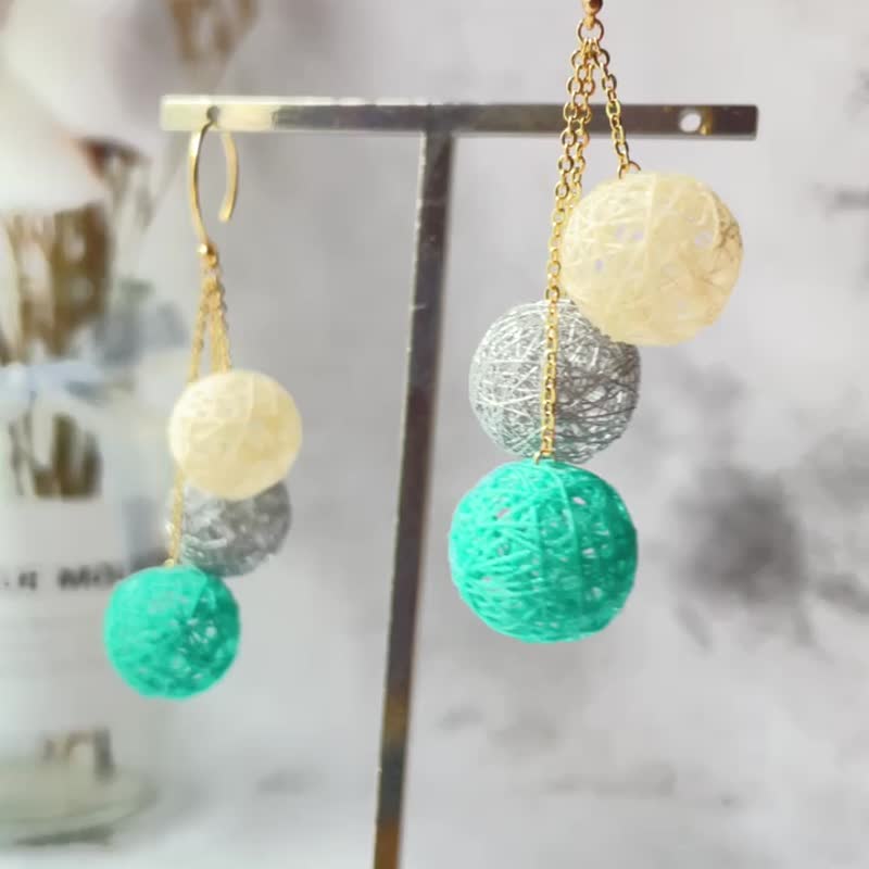 梦幻湖バブル线球 - 耳环/耳夹 - 丝．绢 多色