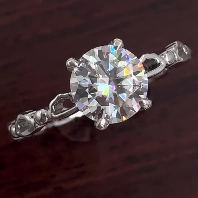 【Hee 轻珠宝恒久】1.0ct 莫桑钻 925银 钻戒 - 戒指 - 银 
