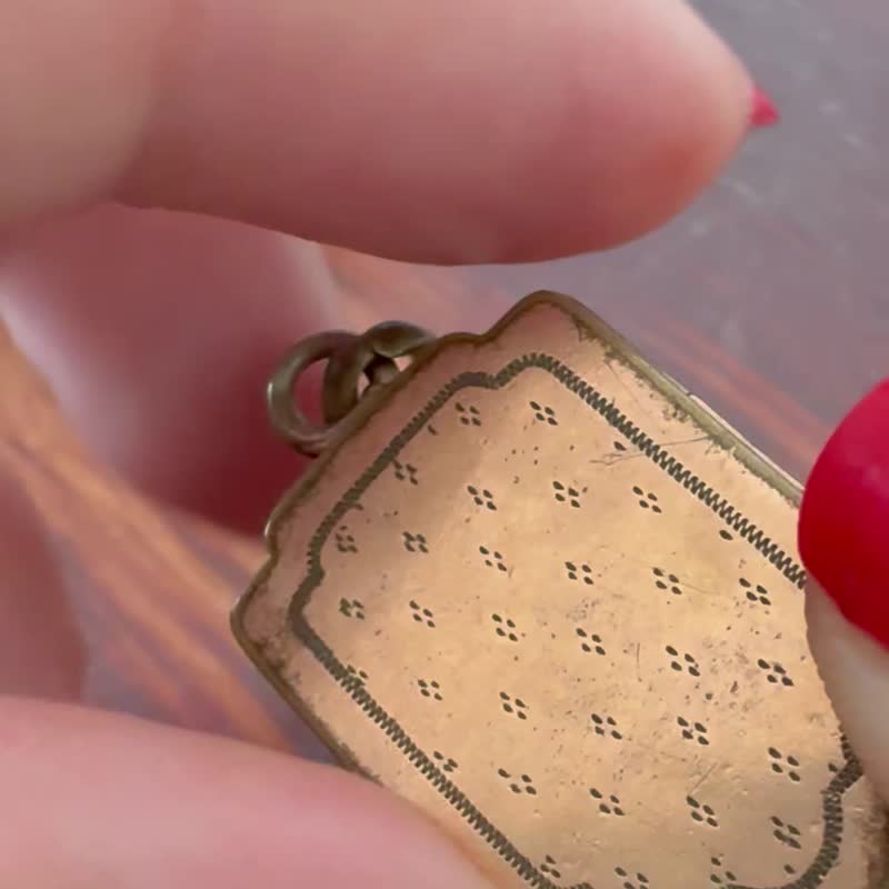 骨董少见玫瑰金包金色盾牌LOCKET坠子  CH254 - 项链 - 其他金属 金色