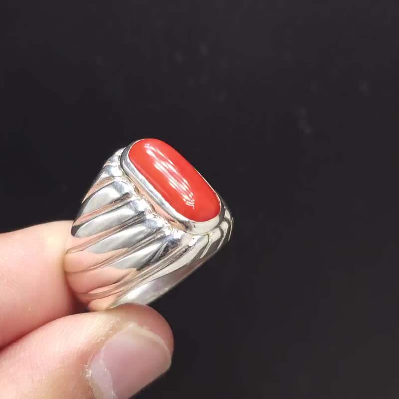 极致珍稀的天然珊瑚 (Marjaan)，融入手工打造的925纯银戒指，献给 - 戒指 - 宝石 红色