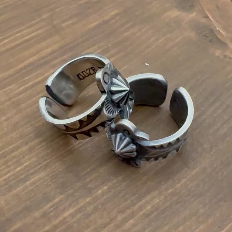 OOZEMETAL 手工锻敲雷鸟戒指 - 戒指 - 银 
