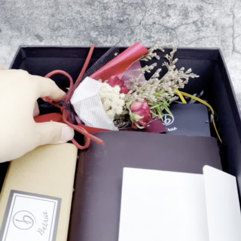 【定制化_毕业礼物】品初_时光花语笔记本钢笔礼盒+永生花 文具 - 笔记本/手帐 - 真皮 黑色