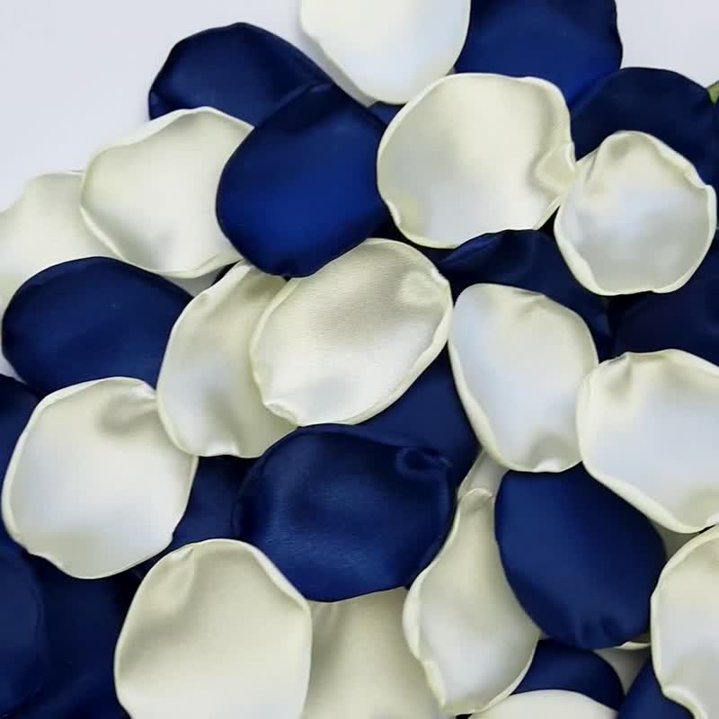 Navy wedding rose petals Ivory petals Blue flower petals Ivory wedding decor - 干燥花/捧花 - 丝．绢 