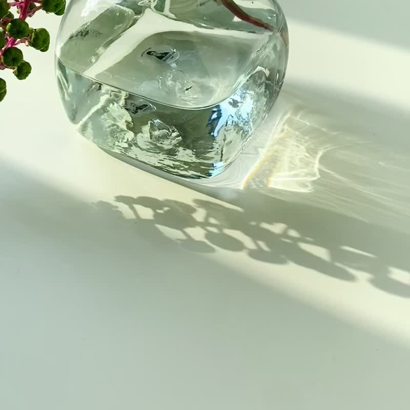 法国La Soufflerie玻璃瓶/玻璃/花瓶/花樽 - 花瓶/陶器 - 玻璃 多色