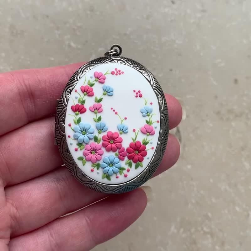 Photo Locket Necklace Polymer Clay Necklace Pendant With Flowers Gift For Mom - 项链 - 粘土 多色