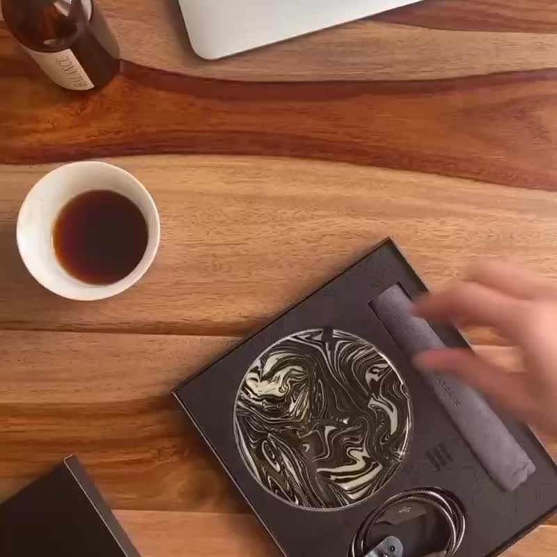 Alchemy炼金系列 • 10W无线充电器  | Qi充电手机兼容 黑白两色 - 手机充电及周边 - 其他材质 