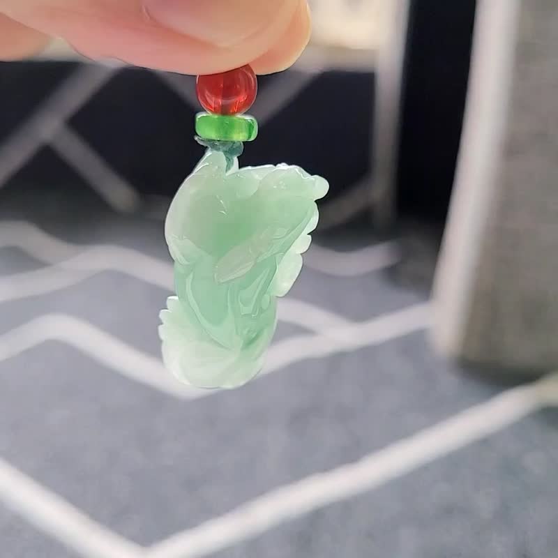 【亲翠】天然翡翠 冰果绿飘绿花耳朵放光貔貅项链 招财貔貅 - 项链 - 玉石 绿色
