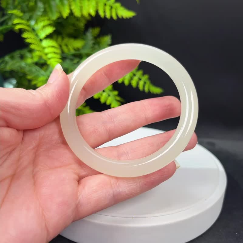 冰青玉手镯 58MM 温润浅黄 碳酸盐质玉手环 镯形秀气玉质光泽细腻 - 手链/手环 - 玉石 