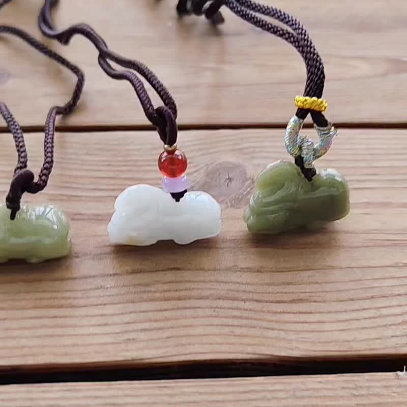 【亲翠】天然翡翠 冰白绿肥胖唐马调整式绳链 生肖 马 - 项链 - 玉石 多色