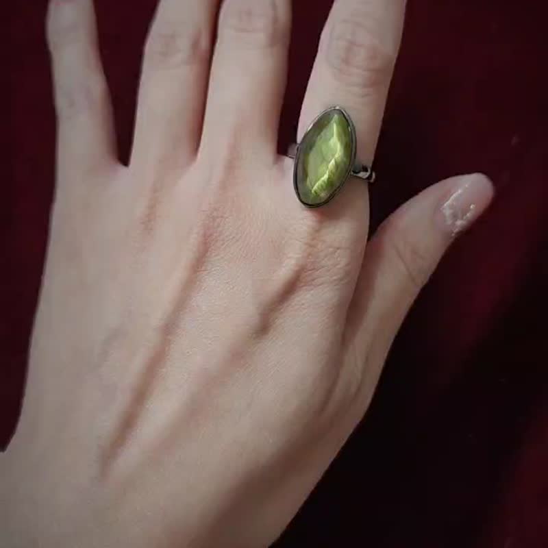 【毕业礼物】【圣诞礼盒】--闪光拉长石S925纯银电黑开口戒 - 戒指 - 水晶 多色