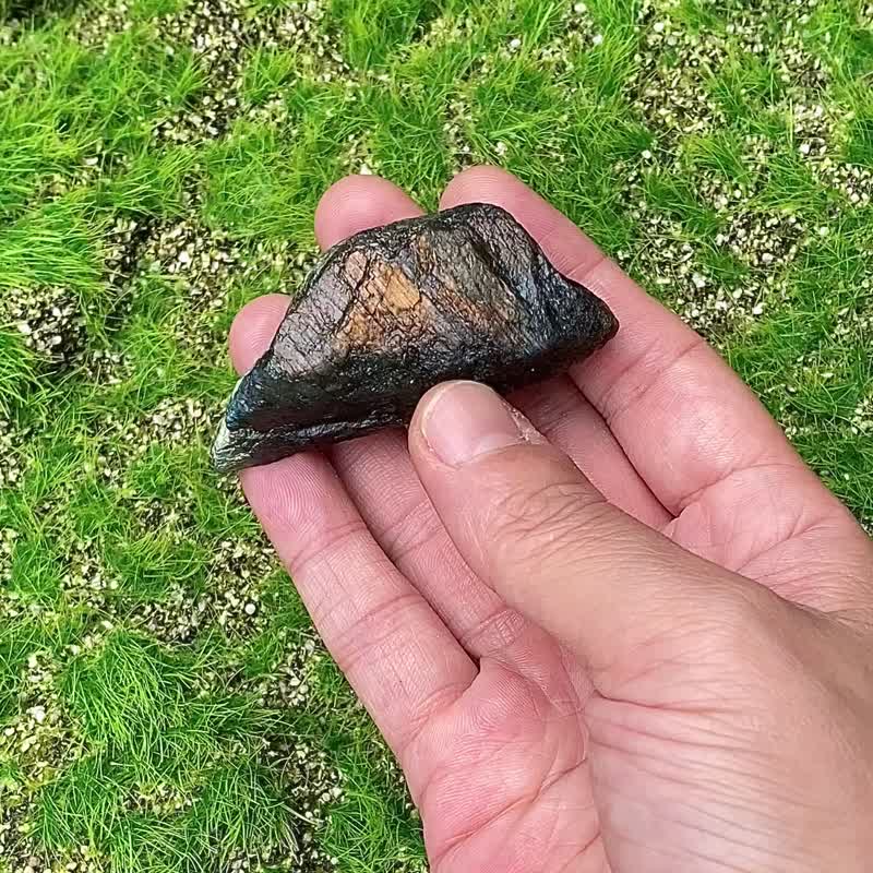 天然原矿彩光拉长石 疗愈 能量 财运 旺姻缘 提升个人魅力 原石 - 摆饰 - 水晶 多色