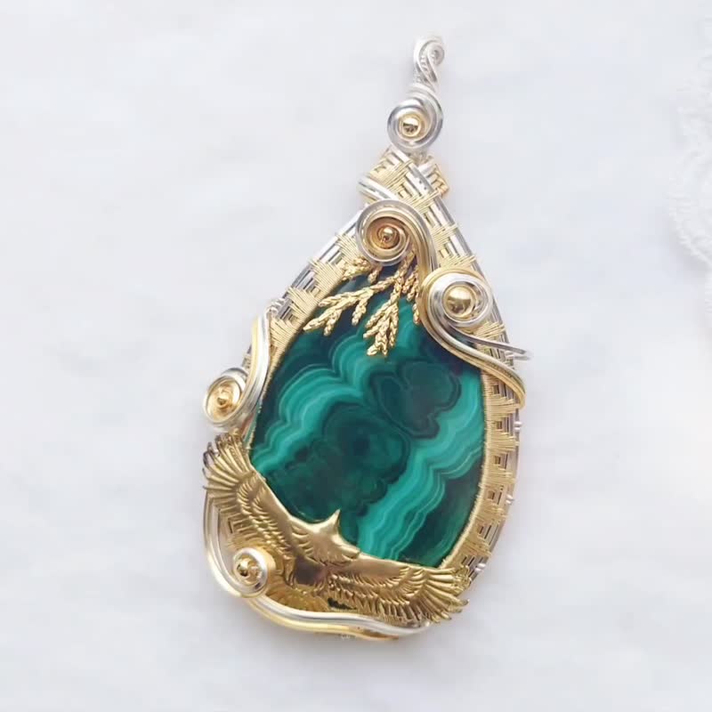 【 丰收 】孔雀石设计吊坠 /收藏品 /开运 /招财 /金属线编织 - 项链 - 宝石 