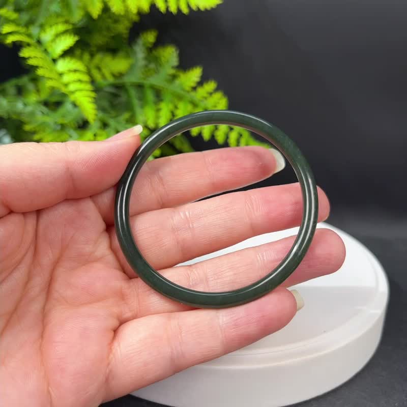 和田玉塔青手镯 54MM 叮当款墨绿玉手环 附证书 娇俏精细灵动可人 - 手链/手环 - 玉石 绿色