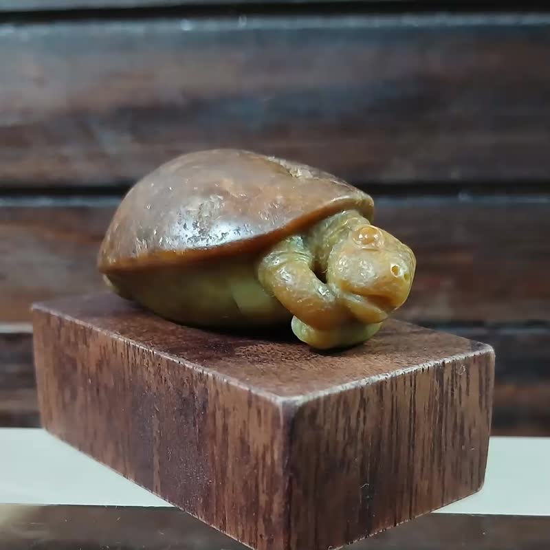 雕件 逗乐动物- 悠闲龟 红皮缅甸玉/原玉石皮龟壳 - 摆饰 - 玉石 咖啡色