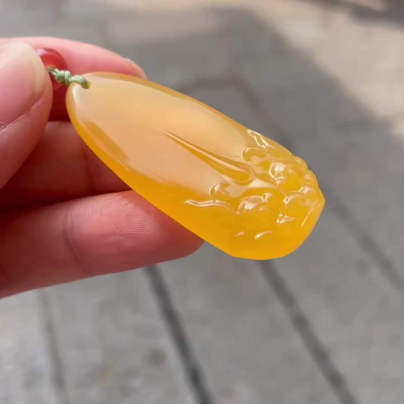 天然黄龙玉 神兽貔貅挂件 瑞兽面项链  辟邪水滴形吊坠 - 吊饰 - 玉石 黄色