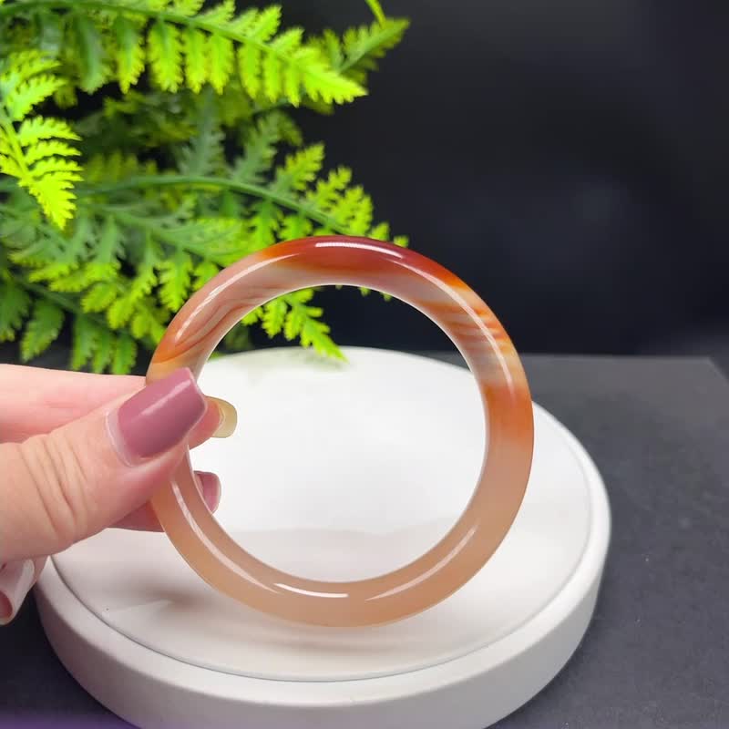 优质 马达加斯加渐变红玛瑙手镯 56MM 冰润天眼千层 热情活力祝福 - 手链/手环 - 半宝石 红色