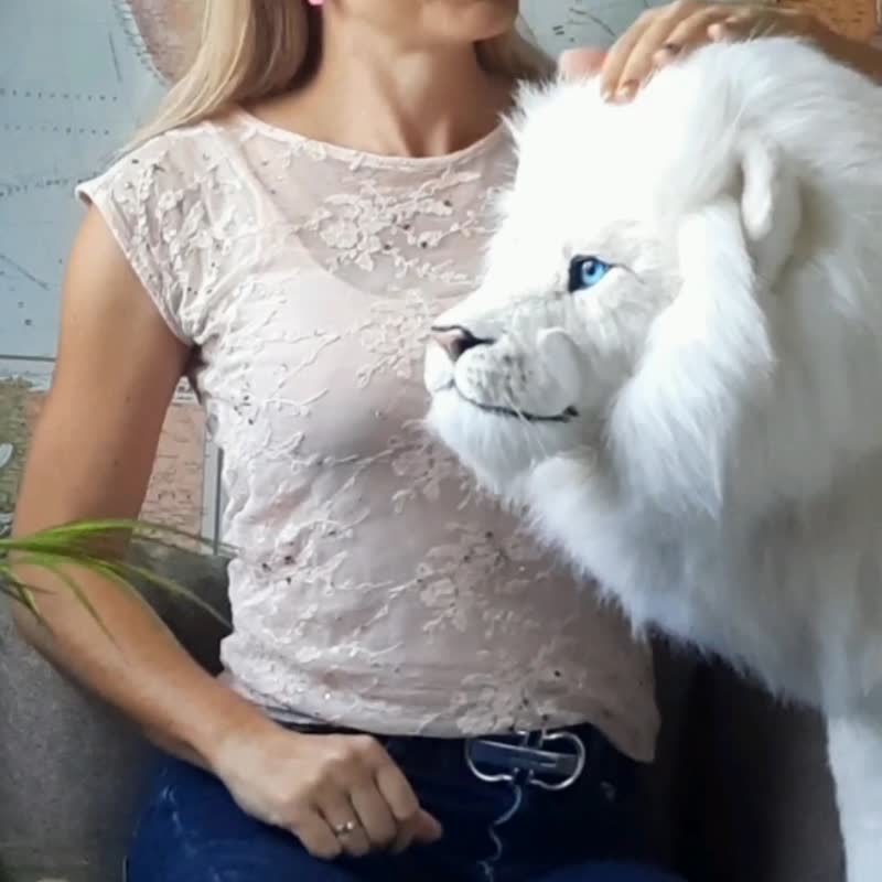 白狮子逼真的玩具。好玩具。可摆姿势的玩具。毛绒动物 - 玩偶/公仔 - 其他材质 白色