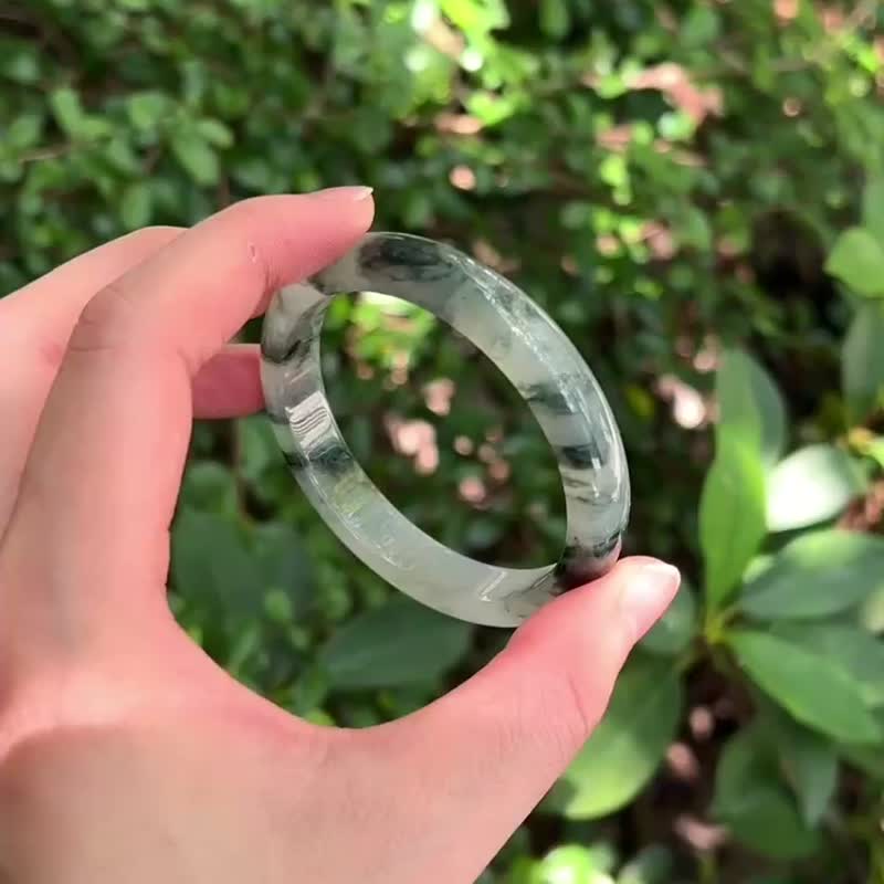 冰种 天然翡翠 缅甸 A玉 玉镯 • 冰玻种墨飘花福镯C - 手链/手环 - 石头 白色